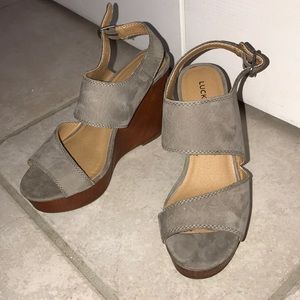 Grey wedges